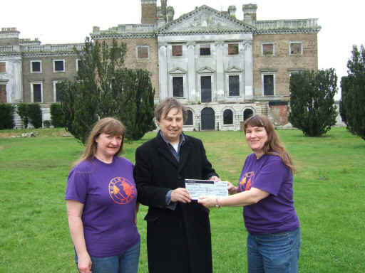 Cheque Presentation.jpg (251460 bytes)