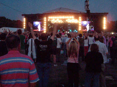 audience.jpg (230753 bytes)